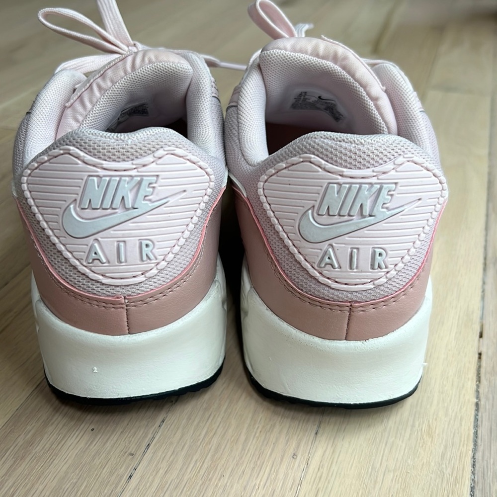 Nike Women’s Air Max Sneakers in Light Pink and White - Picture 5 of 7